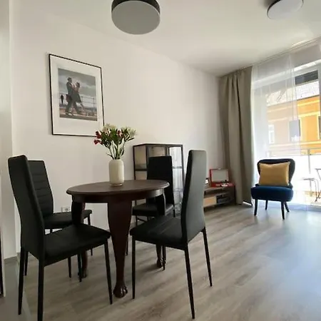 Zene Lux Vinyl Record Player & Projector