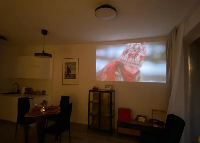 Zene Lux Vinyl Record Player & Projector Budapeszt
